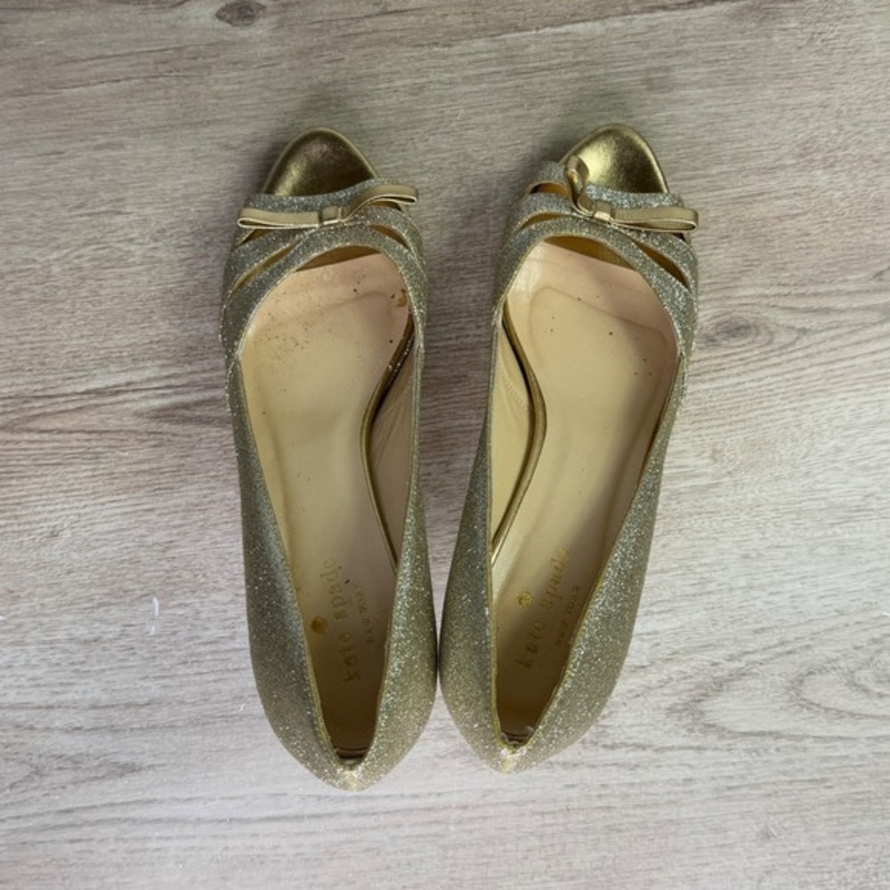 Kate Spade New York Charm Gold Glitter Peep Toe Bow Pumps Size 7.5B - Picture 5 of 8
